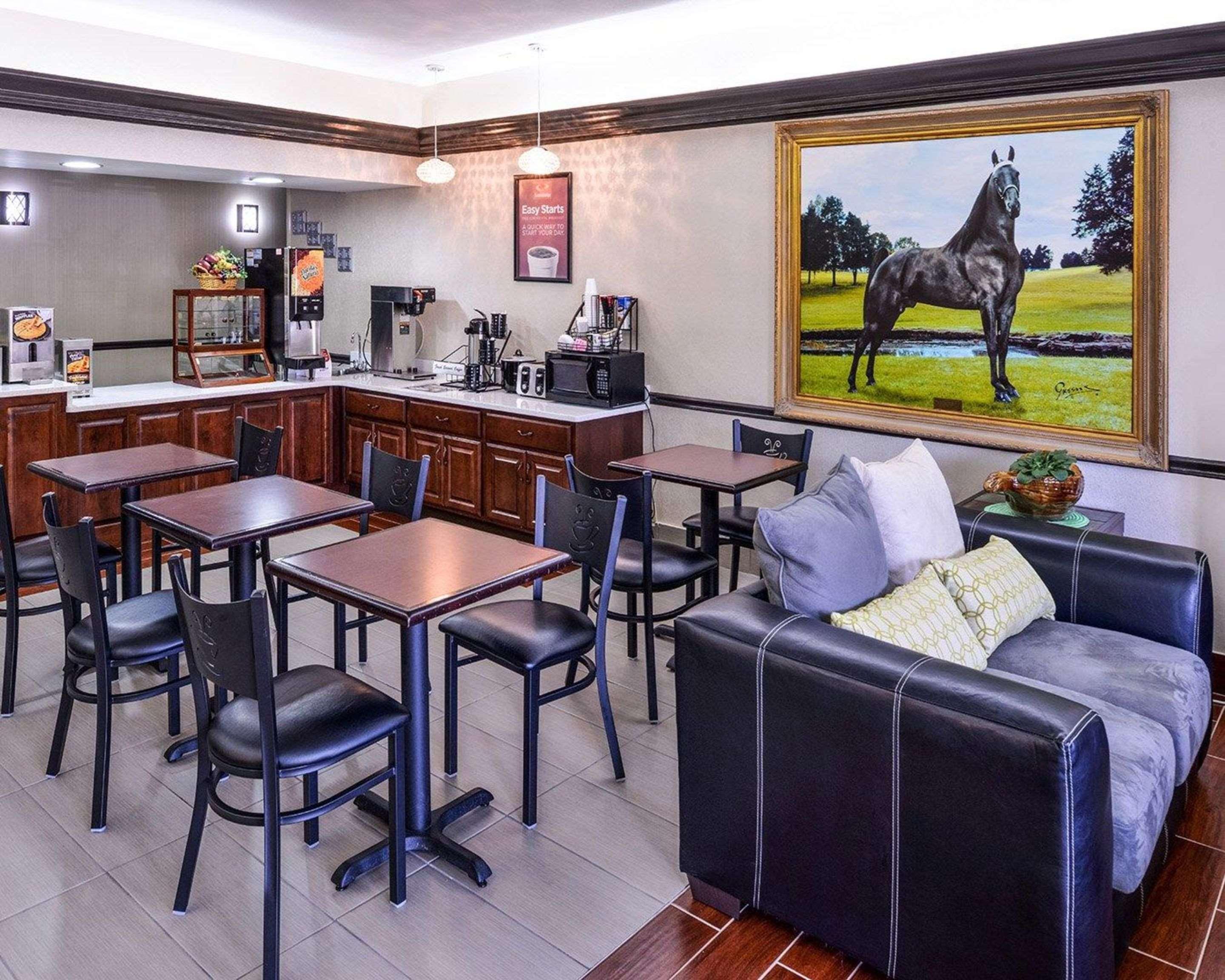 Econo Lodge Inn & Suites Shelbyville Eksteriør billede