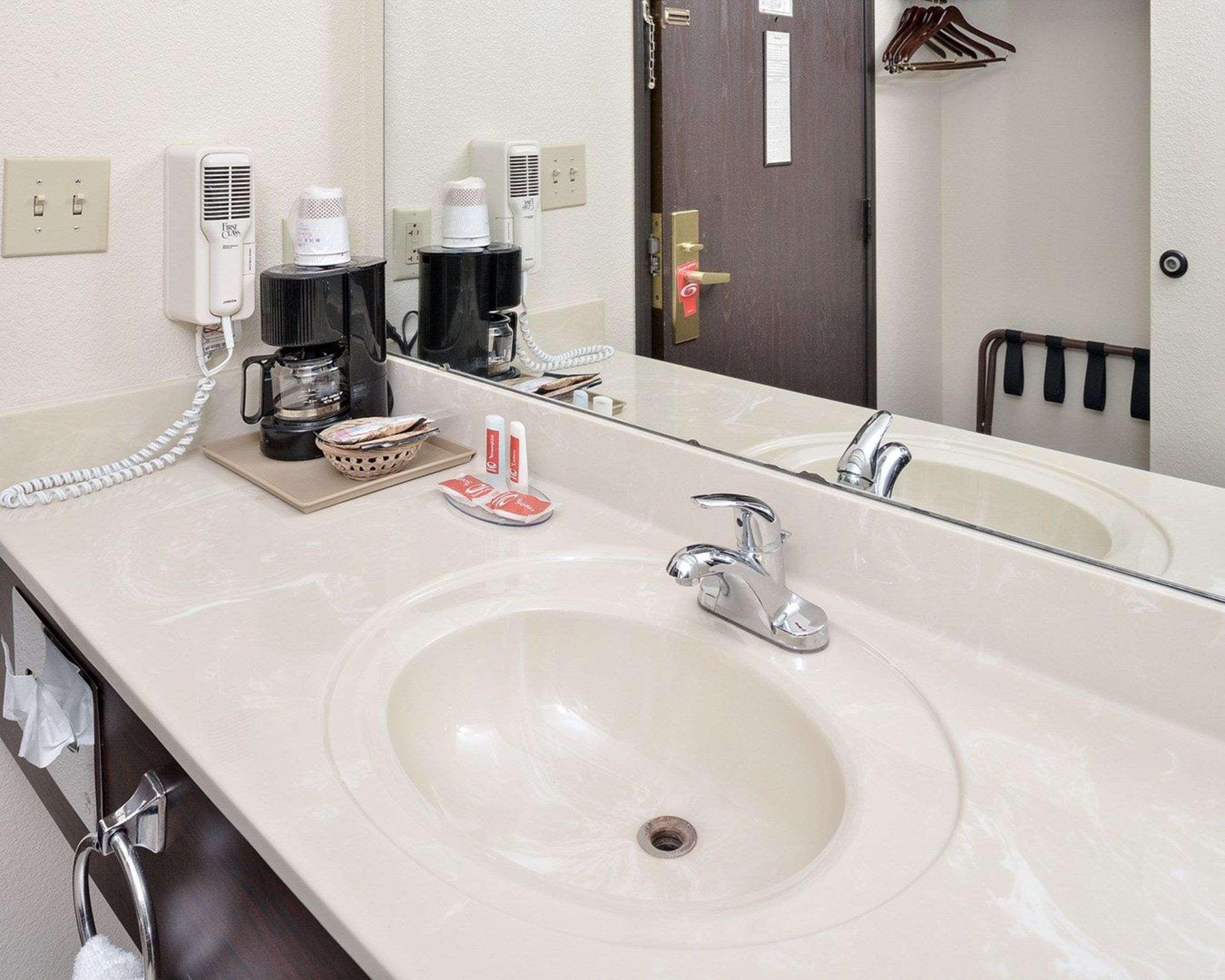 Econo Lodge Inn & Suites Shelbyville Eksteriør billede