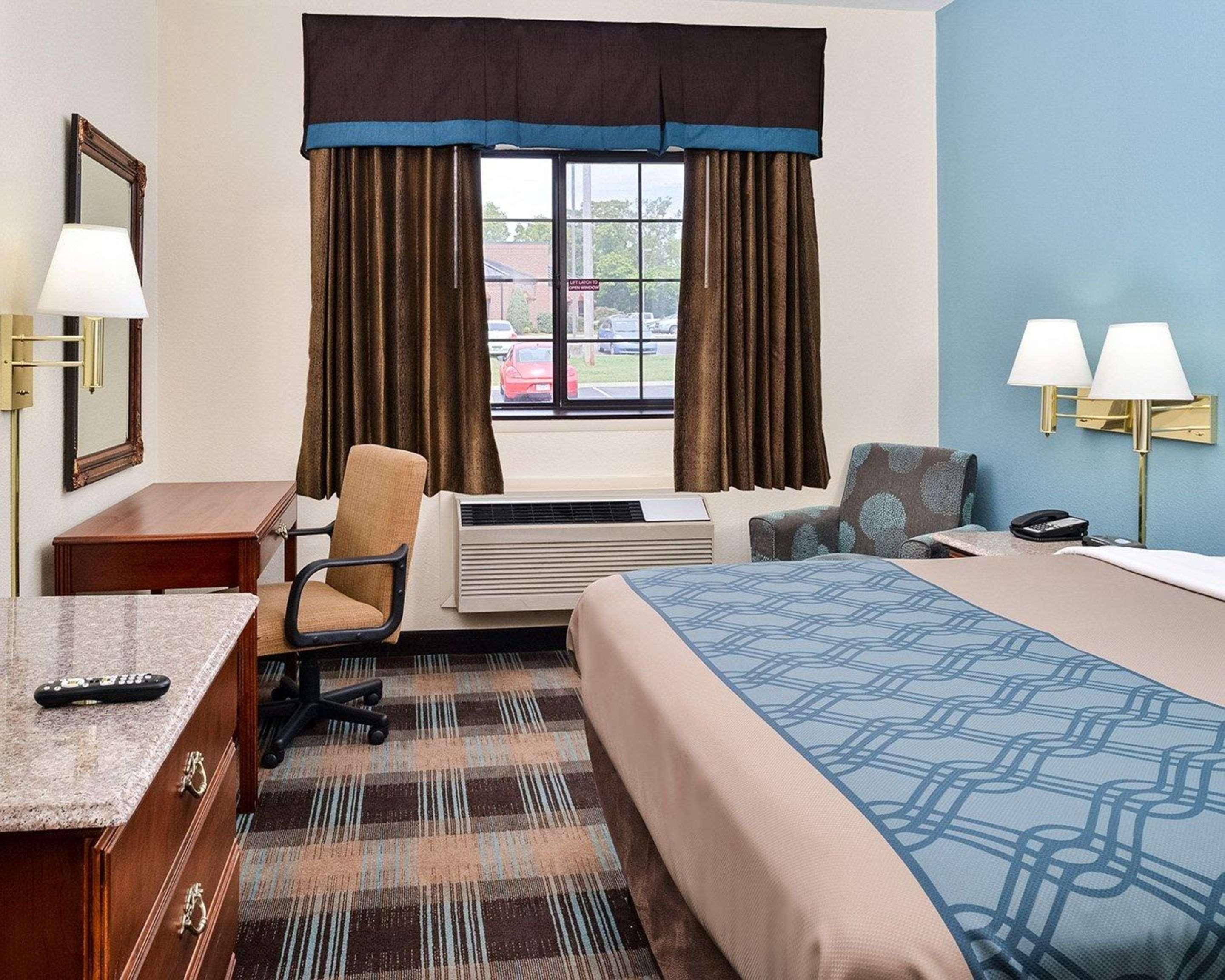Econo Lodge Inn & Suites Shelbyville Eksteriør billede
